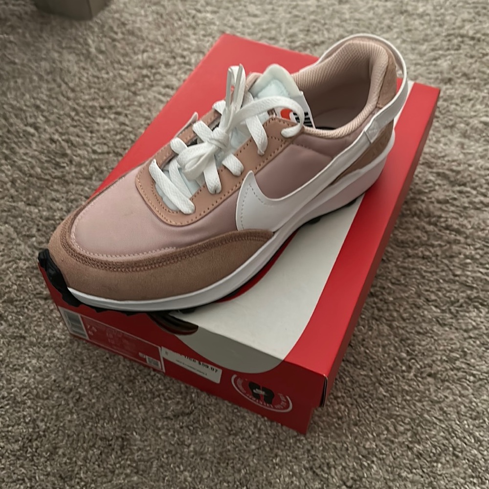 Nike waffle tennis shoes